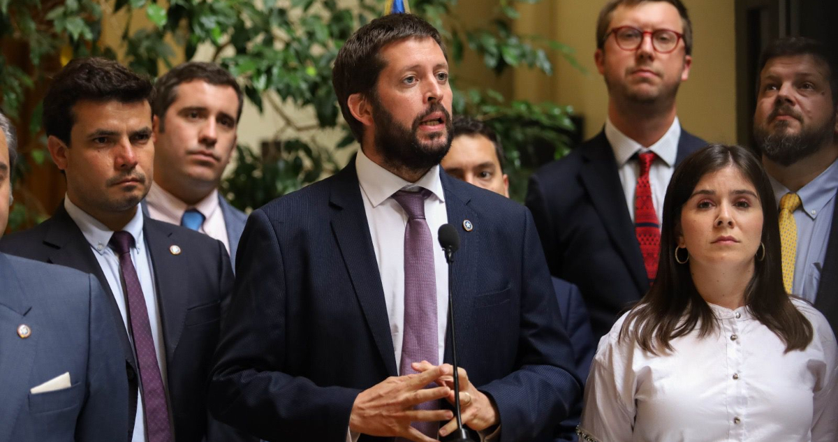 Republicanos evalúan AC contra Jackson si no renuncia: “Más que ministro, es un operador político”