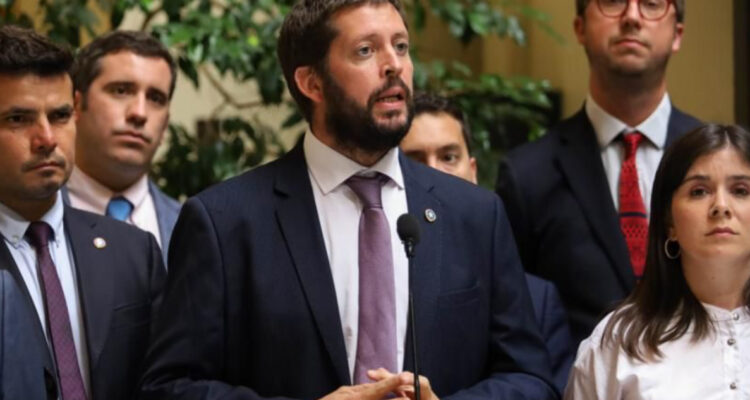 Republicanos también se baja de mesa de pensiones, pero se desmarca de presiones UDI por Jackson