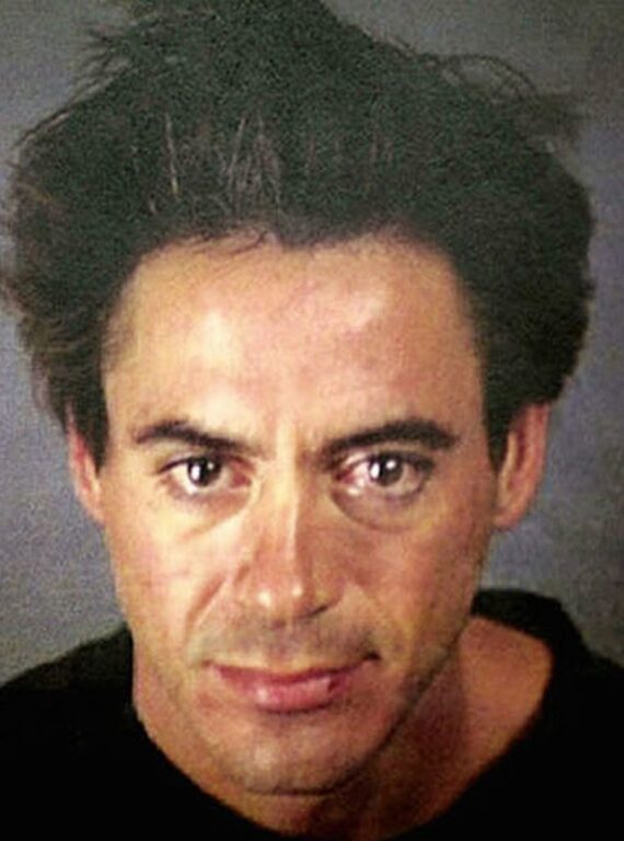 Robert Downey Jr. fue arrestado en 2000 después de que se le encontrara en posesión de drogas meses después de haber sido liberado de prisión.