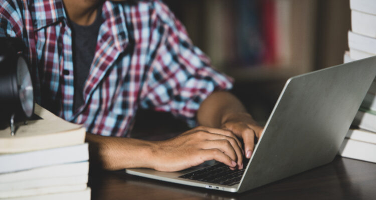 Santander ofrece becas para docentes