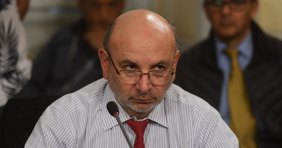 Senador Castro (PS): “Me da una vergüenza enorme estar apoyando al Gobierno”
