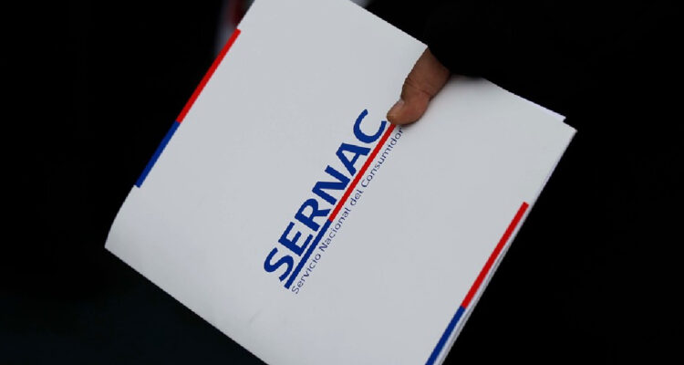 Carpeta con logo del Sernac