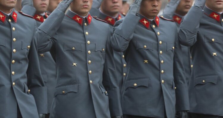Cuánto sueldo gana un oficial del Ejército de Chile según la escala de remuneraciones