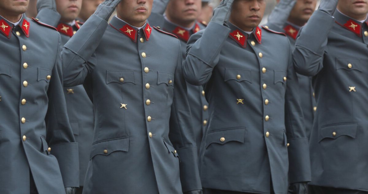 Hasta 5 6 millones cu nto gana un oficial del Ejercito en Chile