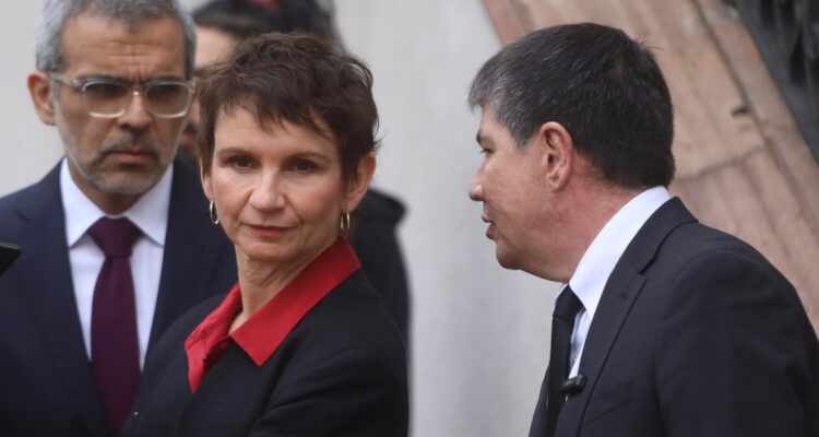 Tohá replica a Piñera: “Si fuéramos populistas, hubiéramos aumentado el endeudamiento que heredamos”