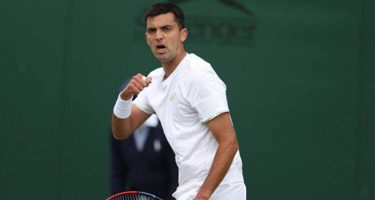 Tomás Barrios hizo trizas el favoritismo de argentino Báez y pasa a 2ª ronda en Wimbledon