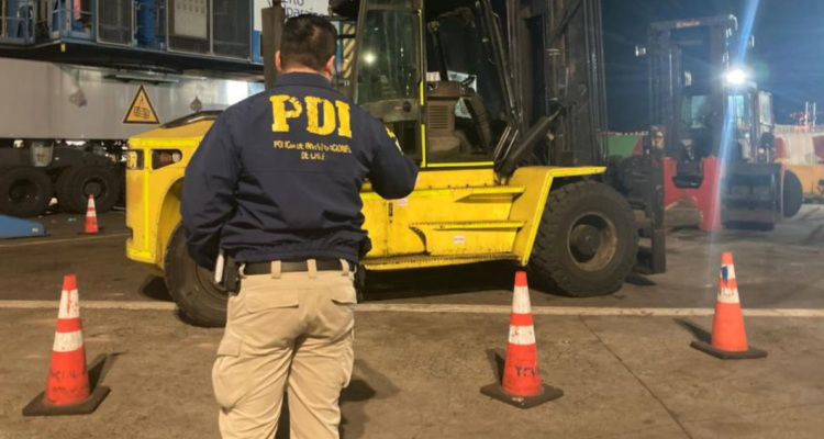 Trabajador muere tras ser embestido por una grúa en el Puerto de Valparaíso