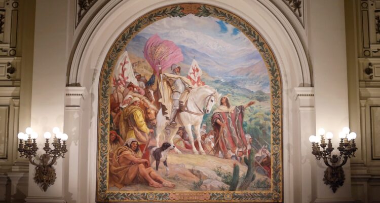 Un “Descubrimiento de Chile” con nuevos colores: Entregan restauración de icónica obra de 110 años