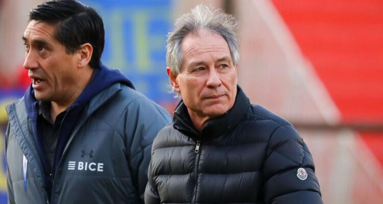 Ariel Holan fue despedido de Universidad Católica.