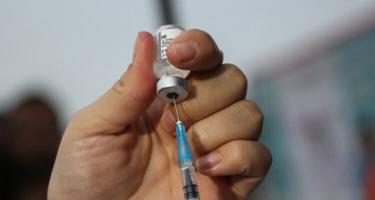 Preocupación por baja cifra de adultos mayores y embarazadas vacunados contra influenza