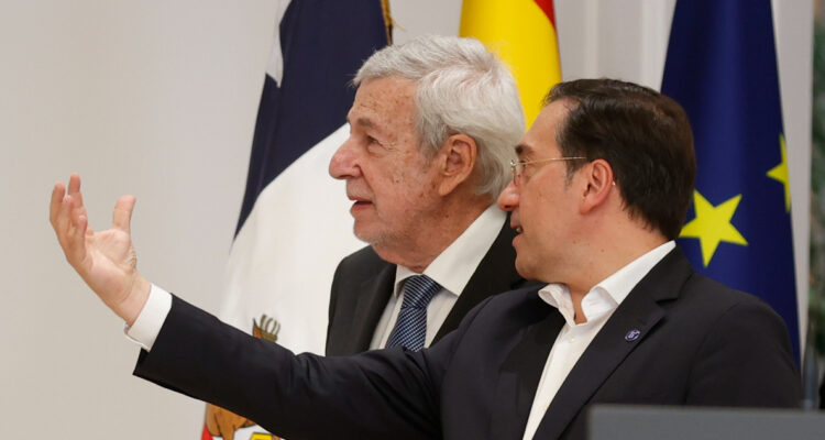 Van Klaveren califica de “productiva” visita a España: “Chile ofrece certeza jurídica”