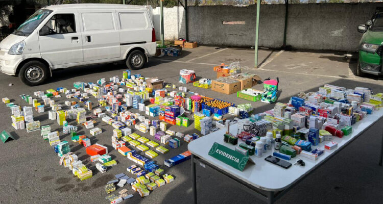 Tres detenidos por venta ilegal de medicamentos en Puente Alto: incautan $4 millones en especies