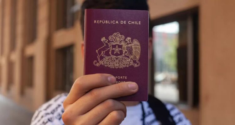 Chile y Estados Unidos firman convenio de seguridad como exigencia para mantener la Visa Waiver
