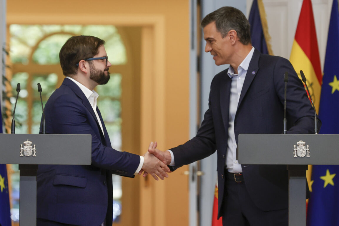 Presidente Boric se reunió con Pedro Sánchez en España: firmaron 3 acuerdos y una declaración conjunta
