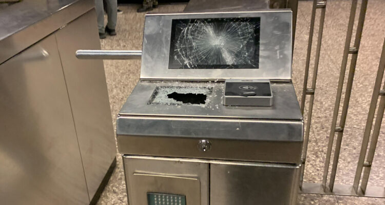 Diputados RN ofician a Metro para responsabilizar a padres por estudiantes que causaron destrozos