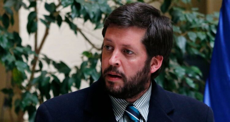 El diputado Republicano, Juan Irarrázaval afirmó en televisión que la acusación constitucional contra ministro Giorgio Jackson es “por los niños de Chile”.