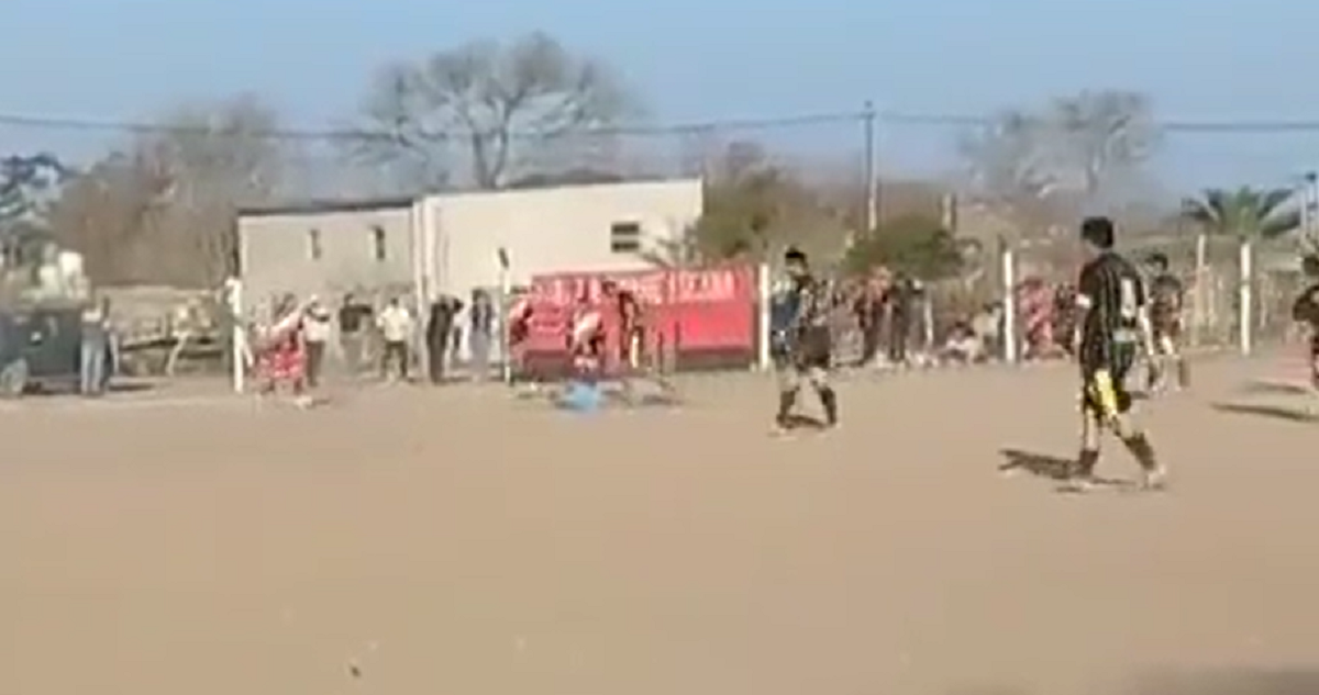 Árbitro en Argentina fue brutalmente agredido por un jugador.