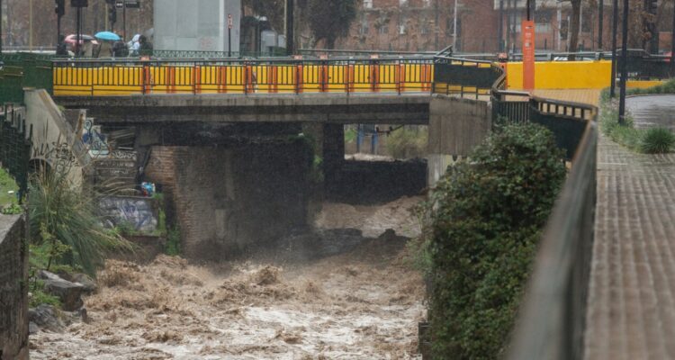 Aguas Andinas activa Alerta Temprana Preventiva por turbiedad en ríos Maipo y Mapocho