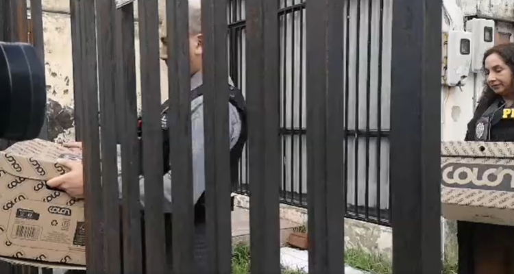 PDI llega hasta domicilio de Camila Polizzi y realiza allanamiento en el marco del Caso Fundaciones