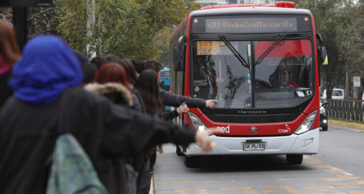 Primer lunes tras alza del pasaje en transporte público de Santiago: conoce los nuevos valores aquí