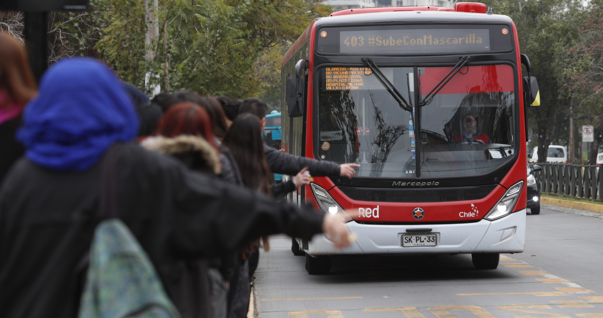 Primer lunes tras alza del pasaje en transporte público de Santiago: conoce los nuevos valores aquí