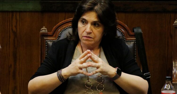 Exministra Ana Lya Uriarte retorna a Gobierno como asesora legislativa en el ministerio de Energía