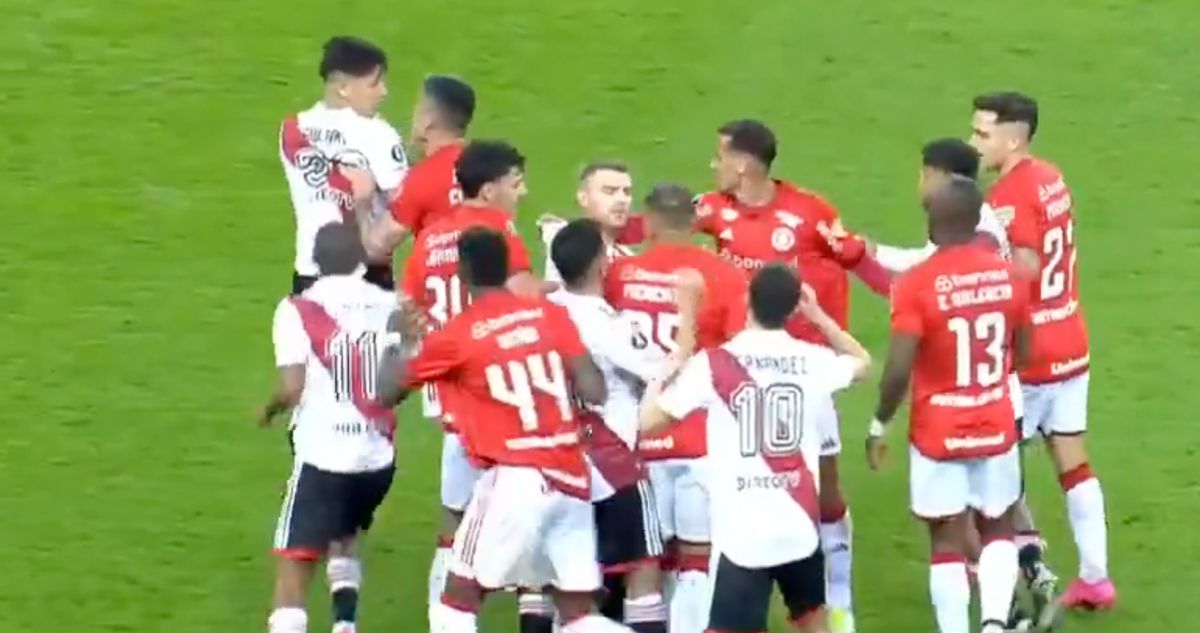 Aránguiz y Solari se fueron a las manos en el Inter-River