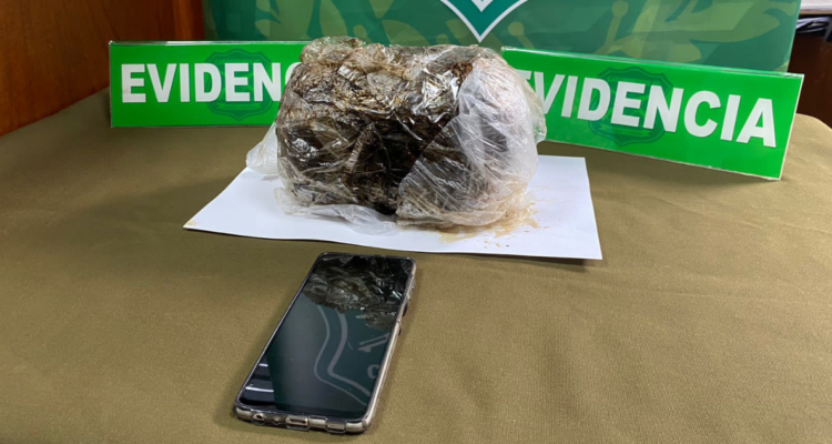 Detienen a joven de 18 años que transportaba $50 millones en pasta base en Los Ríos