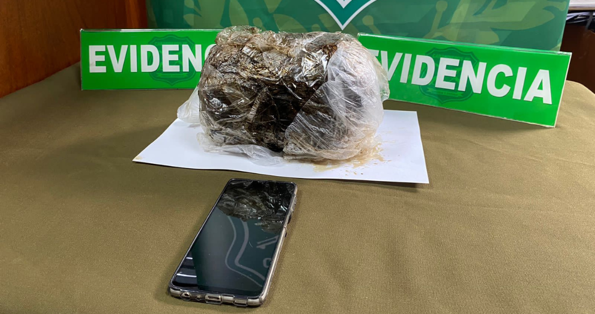 Detienen a joven de 18 años que transportaba $50 millones en pasta base en Los Ríos