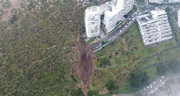 Imágenes revelan magnitud de socavón que mantiene a edificio al borde del colapso en Viña del Mar