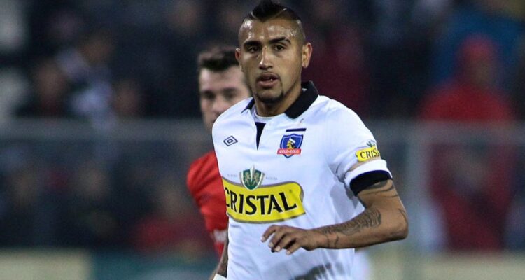Arturo Vidal paró los carros a hincha de Colo Colo que lo reprochó en redes