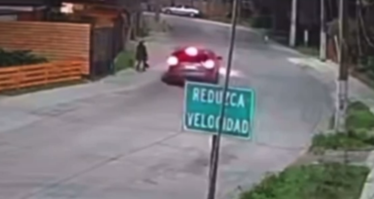 Graban violento asalto que sufrió una mujer en La Florida: delincuentes están prófugos