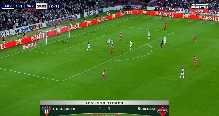 Ñublense tomó ventaja ante Liga de Quito gracias a un autogol.