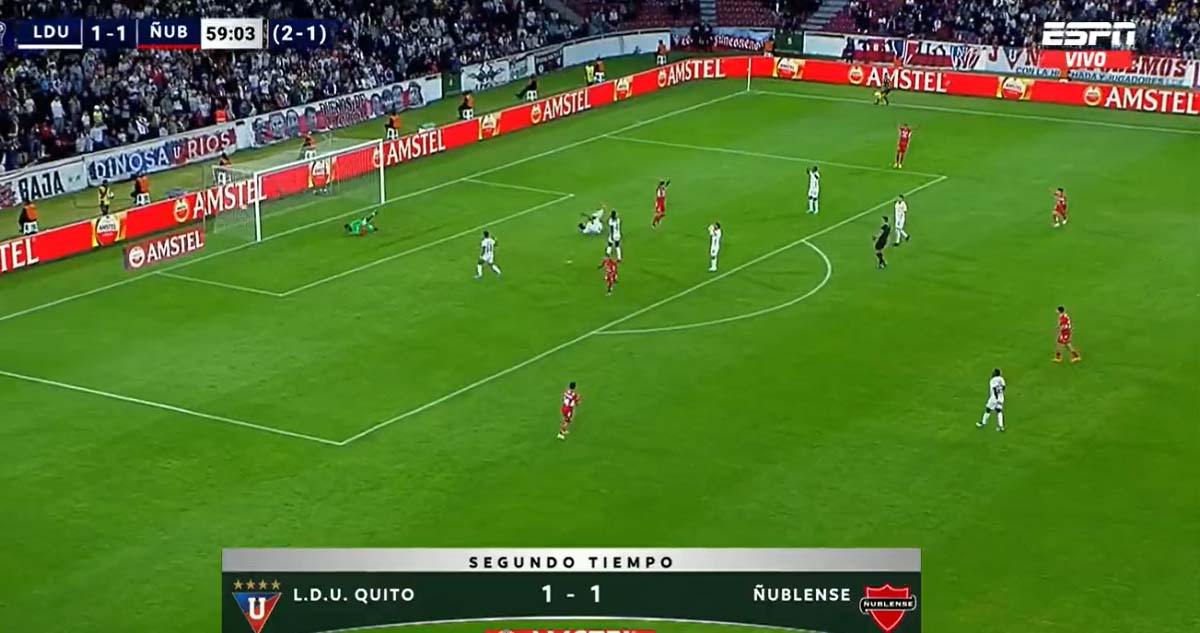 Ñublense tomó ventaja ante Liga de Quito gracias a un autogol.