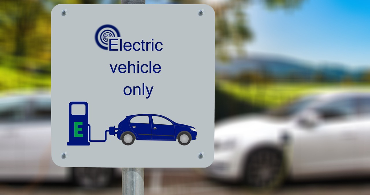 Biden ofrece a fábricas un paquete de financiamiento para adaptarse a vehículos eléctricos