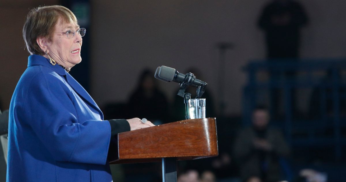 Bachelet y nueva Constitución: “Si se retrocede en derechos de las mujeres no puedo votar a favor”