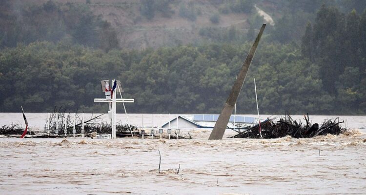 Sistema frontal deja 8 puentes afectados, 200 cortes de camino y 3 localidades sin agua potable
