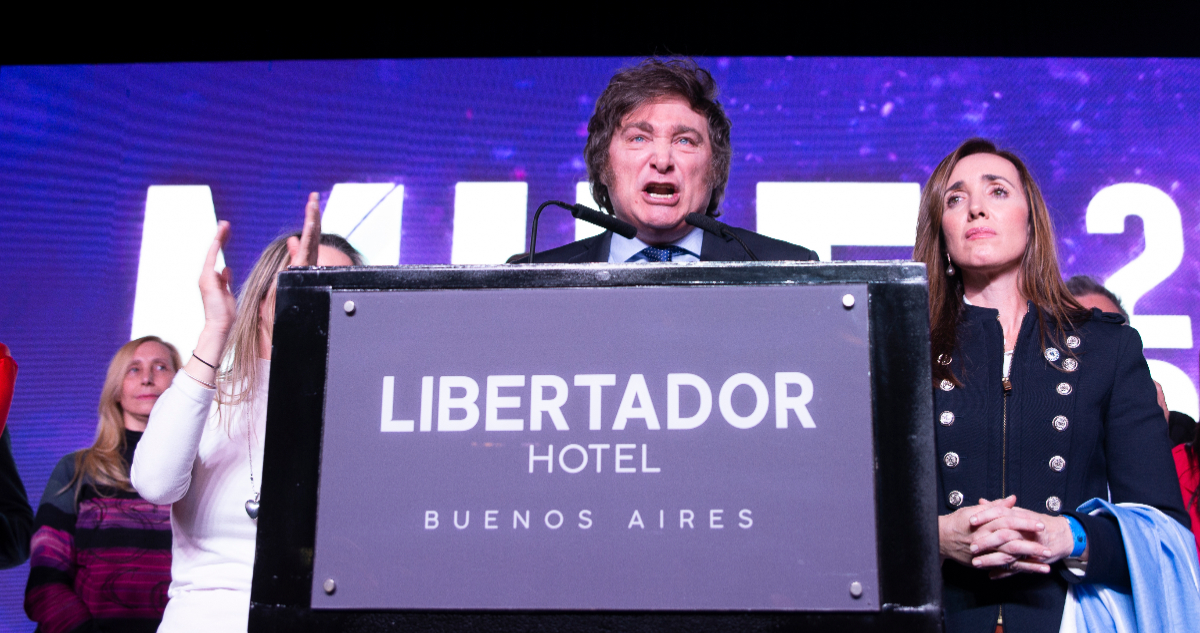 Banco Central argentino en crisis: entidad devalúa el dólar blue al 22% tras victoria de Javier Milei