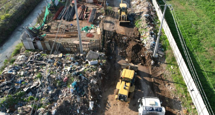 Más de 2.000 toneladas de basura fueron retiradas de vertedero ilegal en Maipú: hay 54 más en la RM