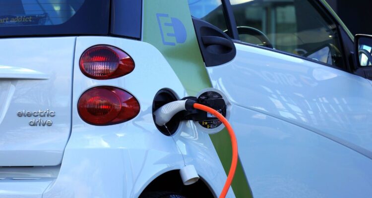 La empresa de tecnología china CATL, anunció su nueva batería con carga de litio con carga “superrápida”: Hasta 400 km con 10 minutos enchufada.