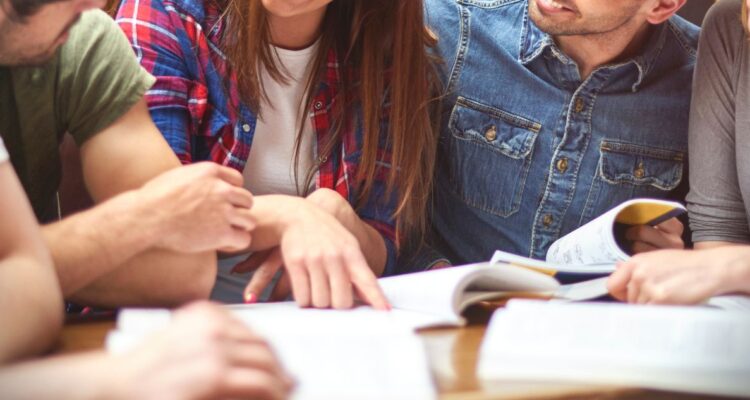 Qué son las Becas Chile para estudiar Magister o Doctorado en el extranjero, cuáles son sus requisitos y exigencias