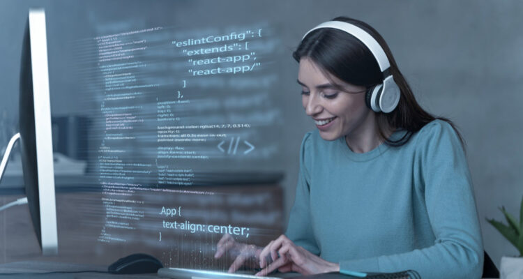 Lanzan 1.000 becas de especialización digital para capacitar a mujeres: ¿Cuándo y cómo postular?
