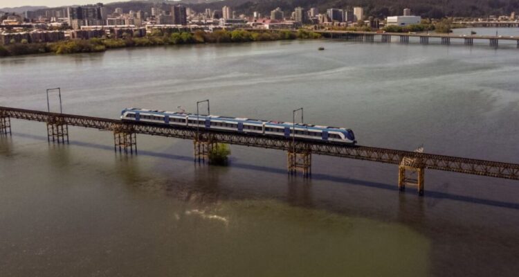 Suspenden servicio de Biotrén hacia y desde San Pedro de la Paz ante aumento de caudal del río Bío Bío