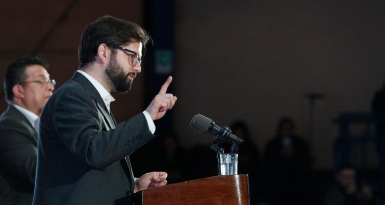 Llamado a oposición e indirecta a José Piñera: la última alocución de Boric sobre reforma previsional