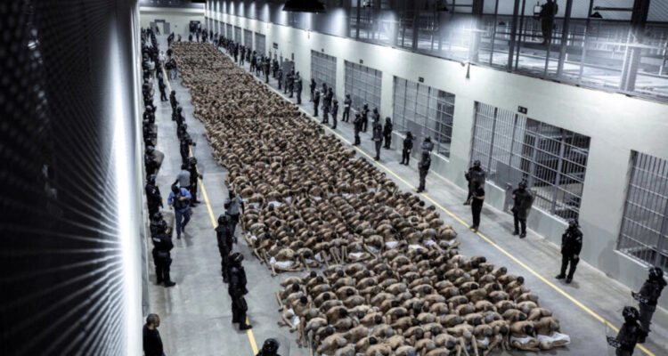 Errores de Bukele: El Salvador libera a más de 7.000 personas inocentes de sus cárceles