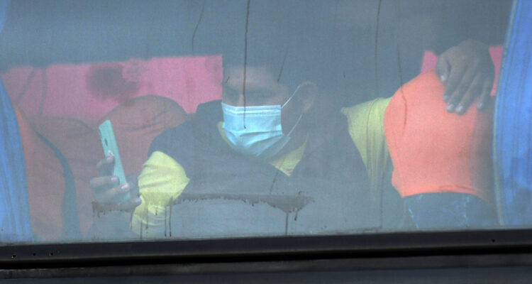 Sorprenden bus en la región Metropolitana con migrantes irregulares en su interior: venía de Iquique