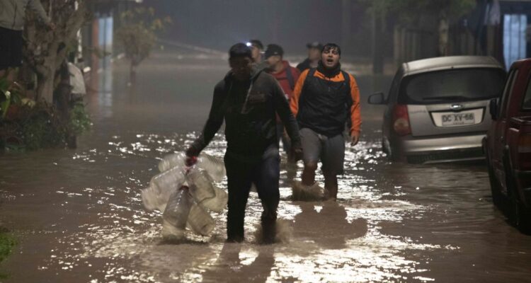 Senapred ordena evacuación por crecidas de río Cachapoal y estero Purén en región de O’Higgins