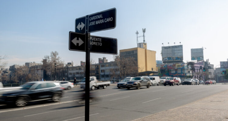 Estas son las calles, plazoletas y el puente que podrían cambiar de nombre en Santiago