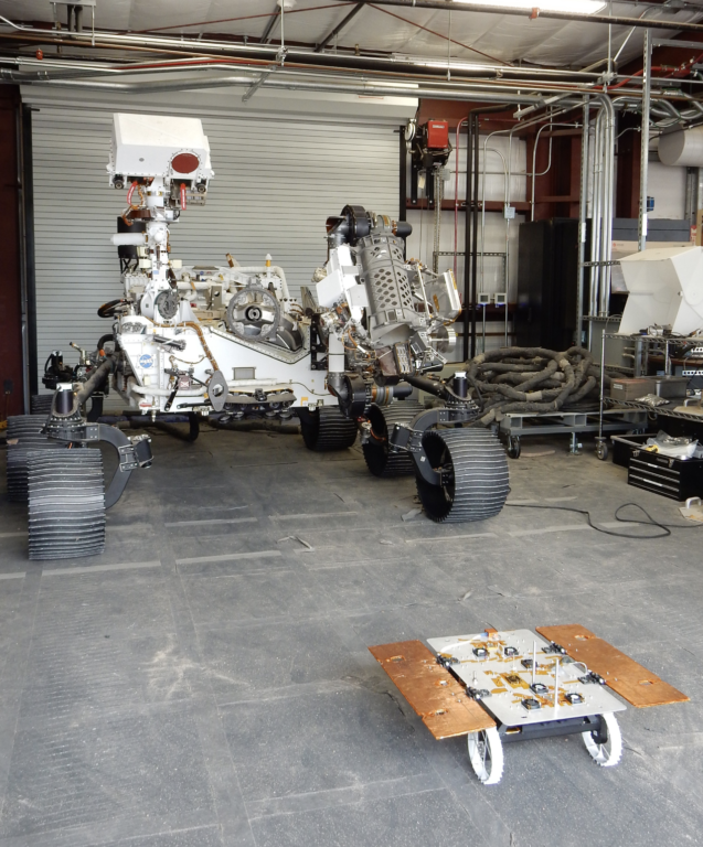 Tres mini rovers del tamaño de una maleta de mano viajarán a la Luna en 2024 para explorarla