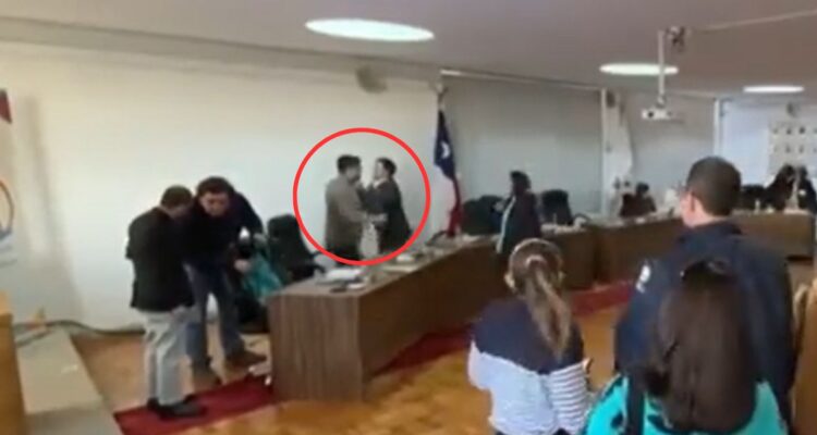 Autoridades de San Javier se trenzan a golpes en pleno concejo municipal: uno fue formalizado